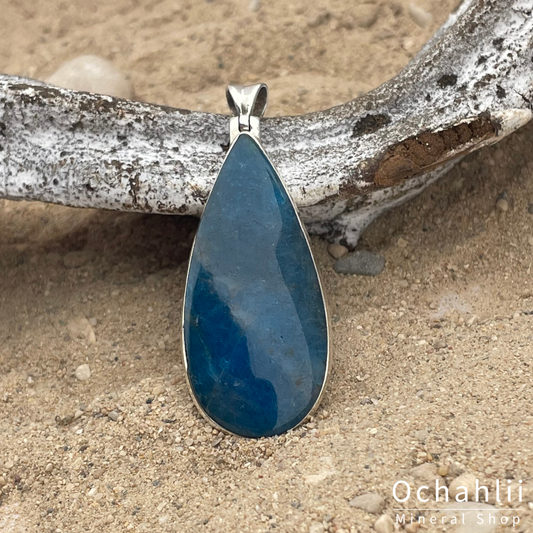 Apatite silver pendant