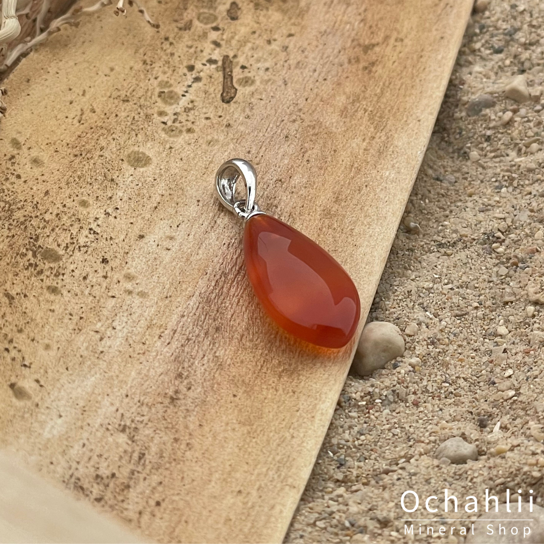 Carnelian silver pendant