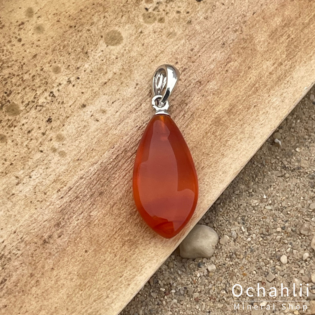 Carnelian silver pendant