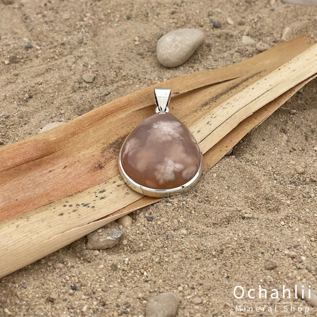 Agate Flower silver pendant