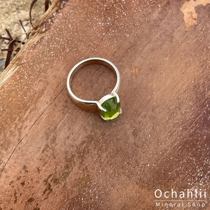 Peridot silver ring size 56