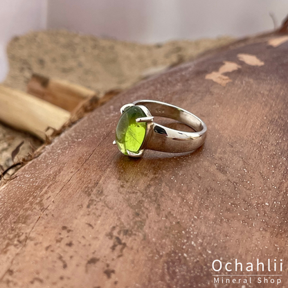 Peridot silver ring size 56