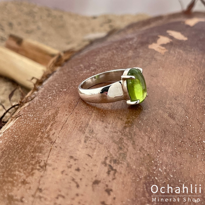 Peridot silver ring size 56