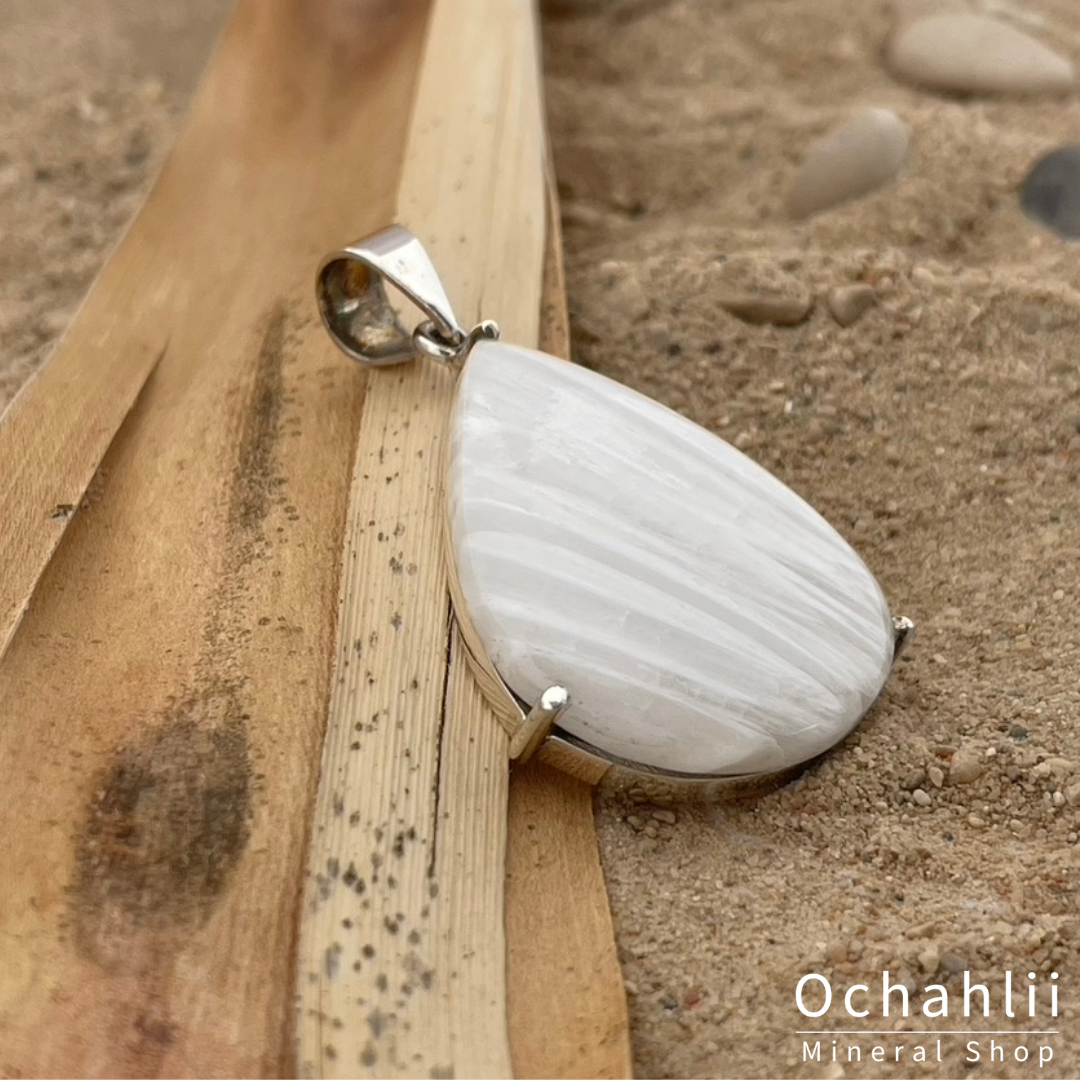 Scolecite pink silver pendant