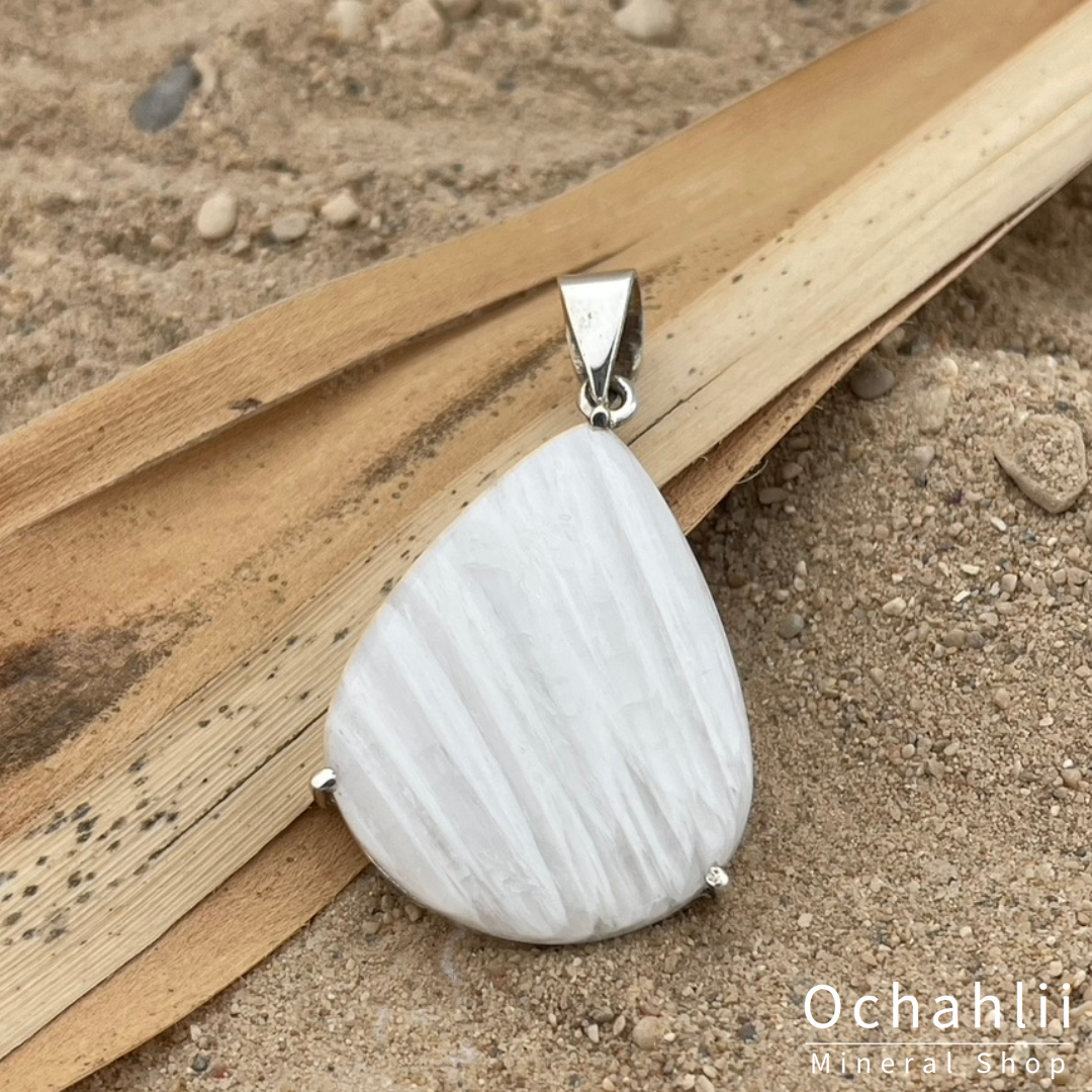 Scolecite pink silver pendant