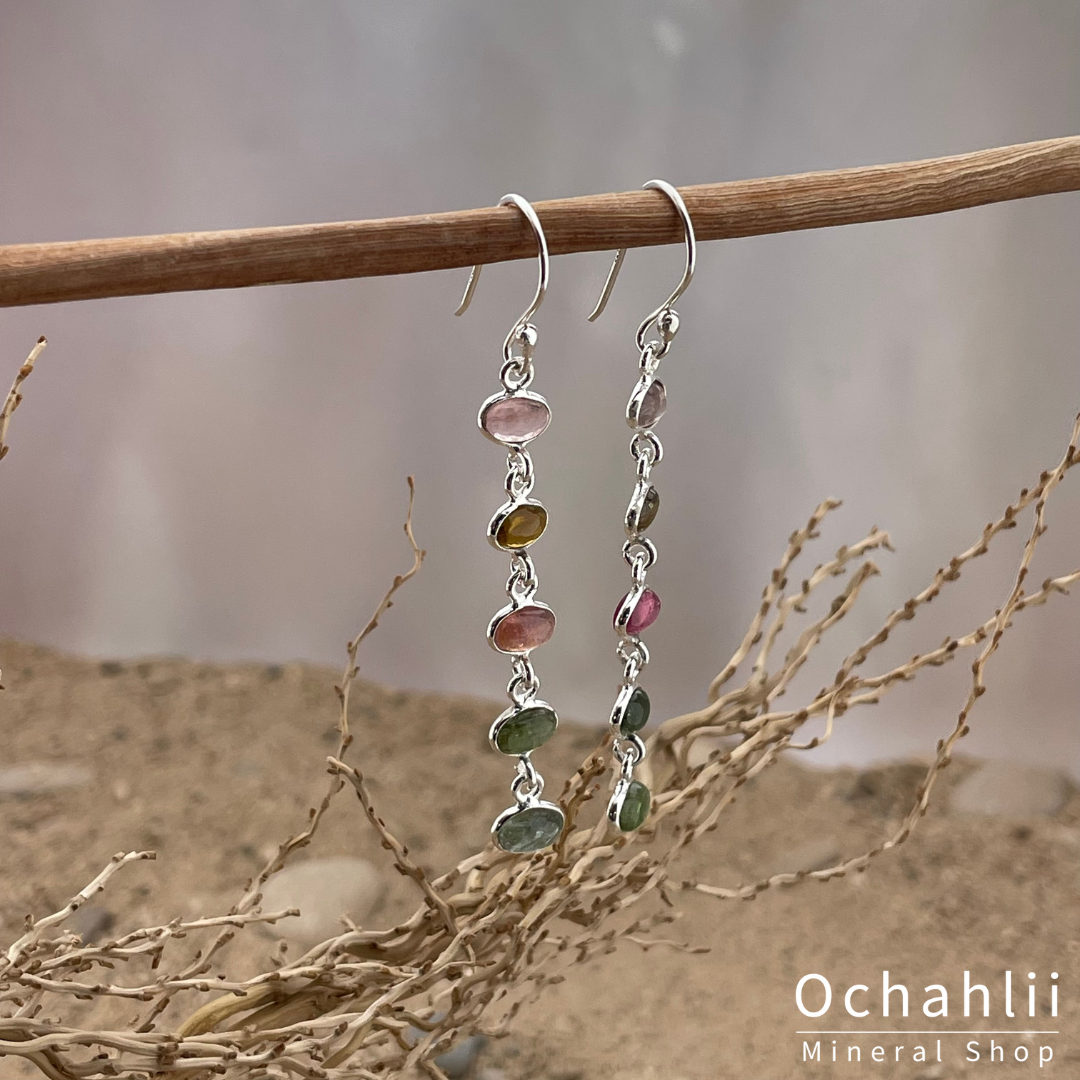 Boucles d'oreilles puces tourmaline multicolore facette 4mm <br><span style="font-weight:bold;"> "Tendresse"