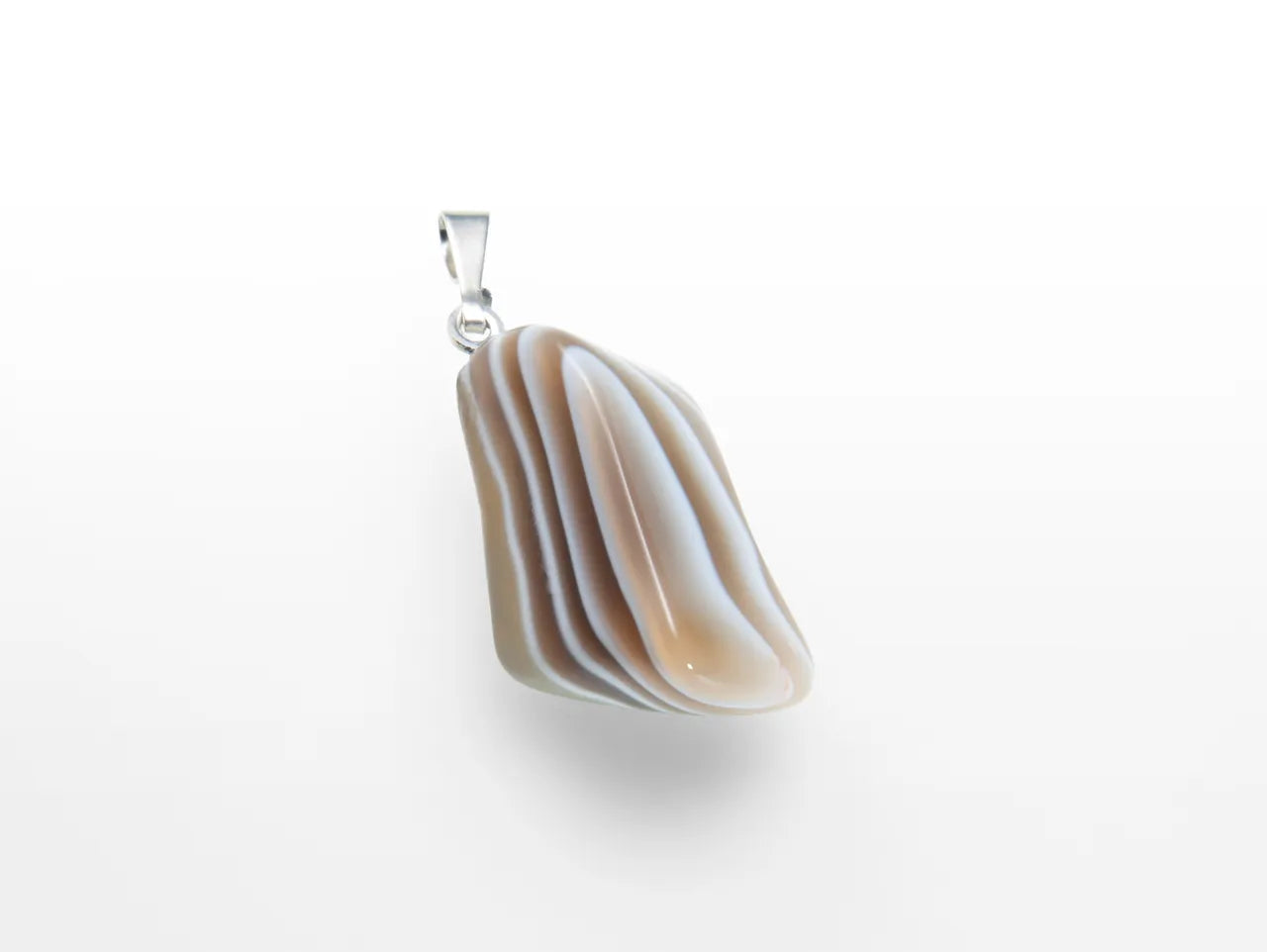 Agate tumbled stone pendant