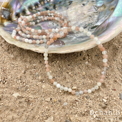 Moonstone white/salmon bracelet 4mm